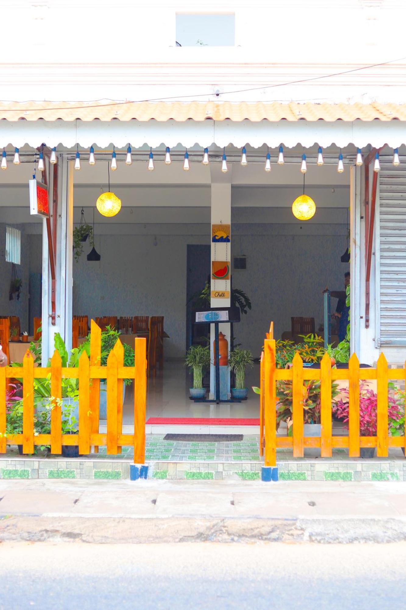 Hotel Royal Hub Kudapaduwa Exterior foto