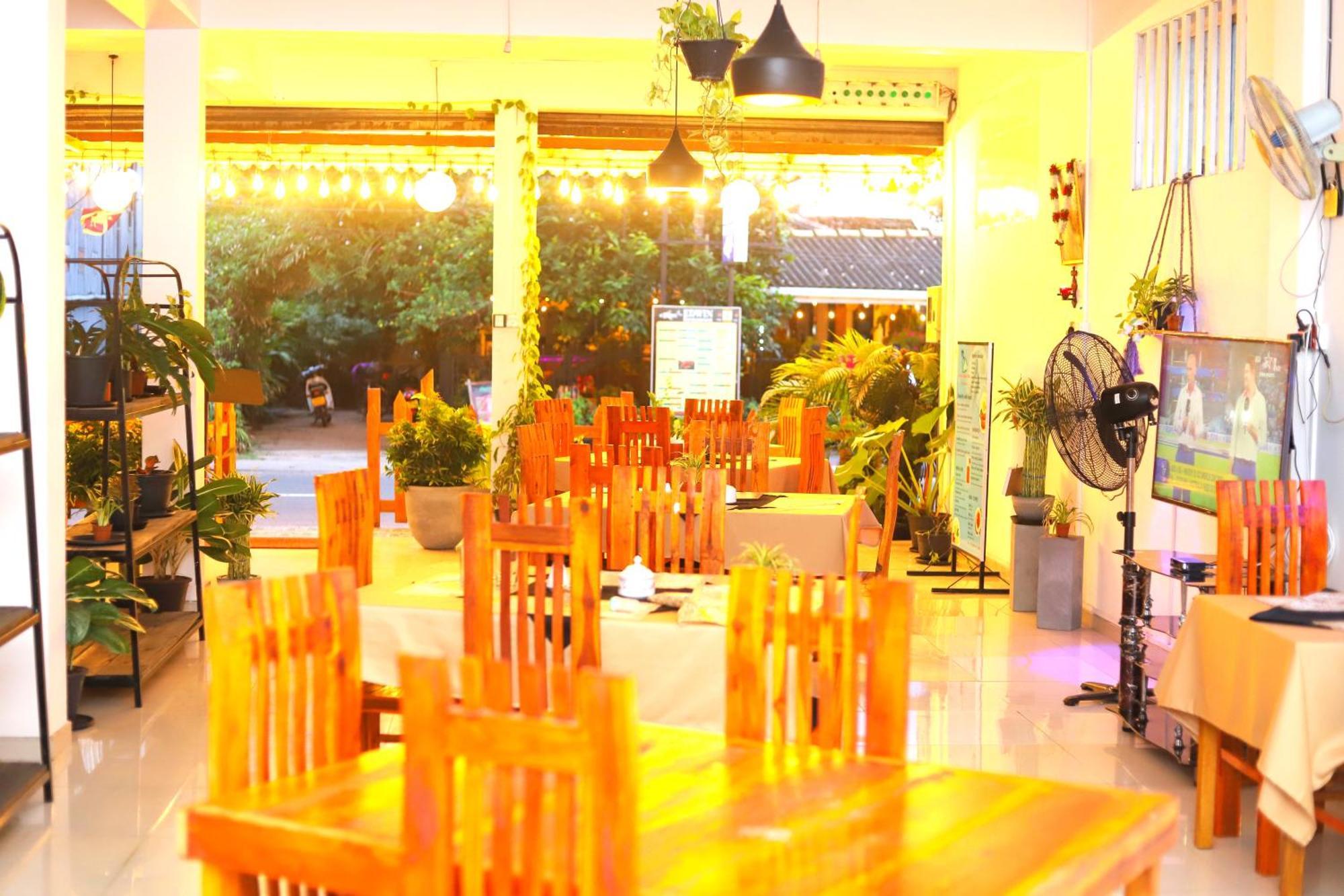Hotel Royal Hub Kudapaduwa Exterior foto