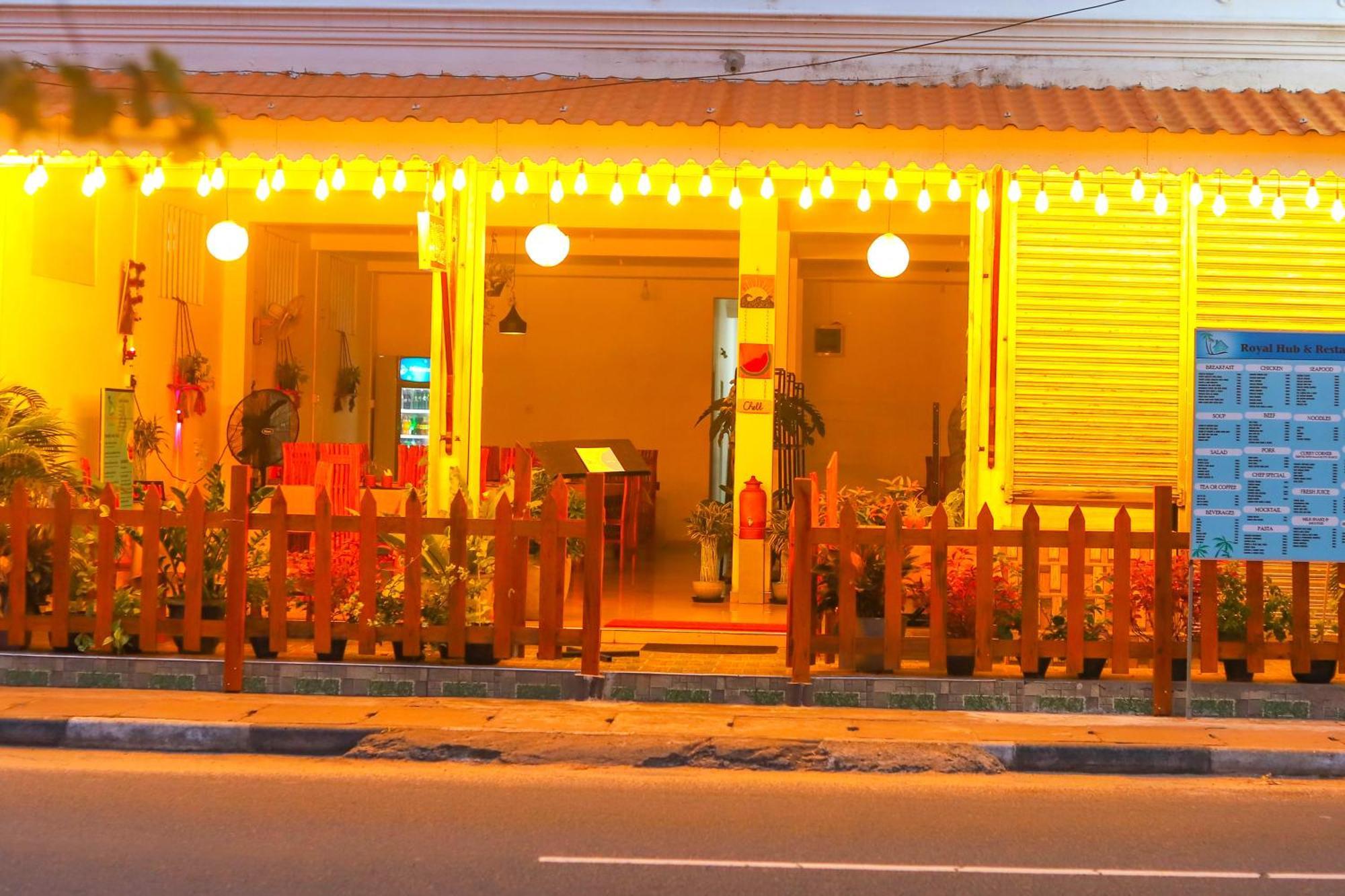 Hotel Royal Hub Kudapaduwa Exterior foto